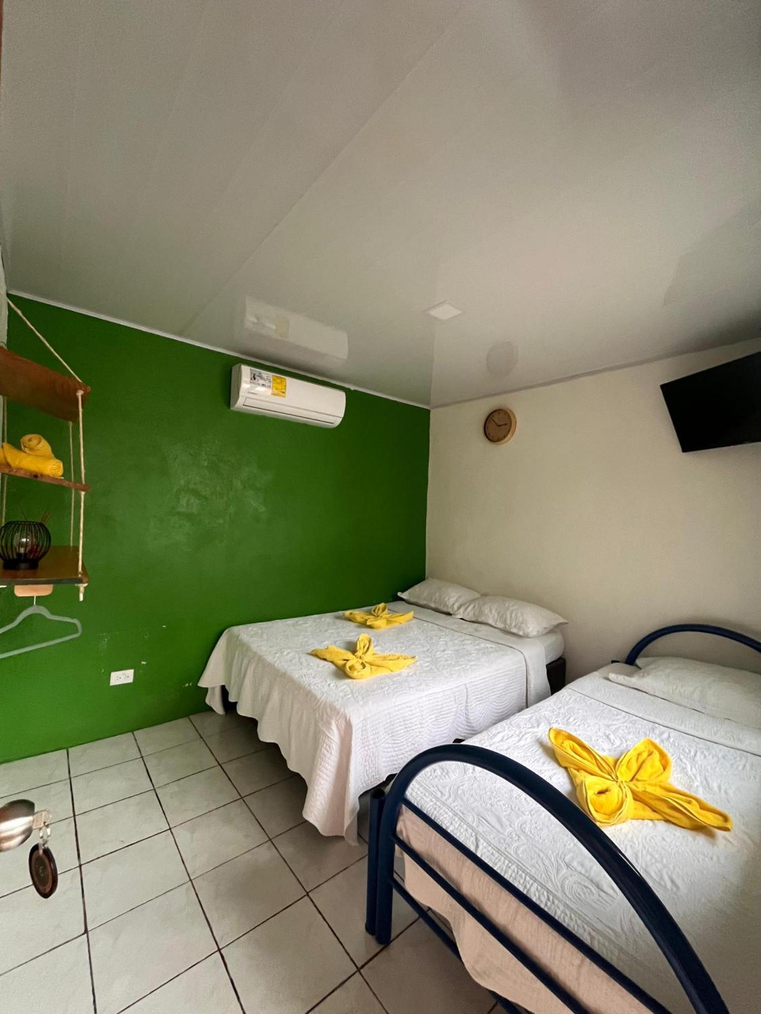 Cabinas Golfito Esterno foto
